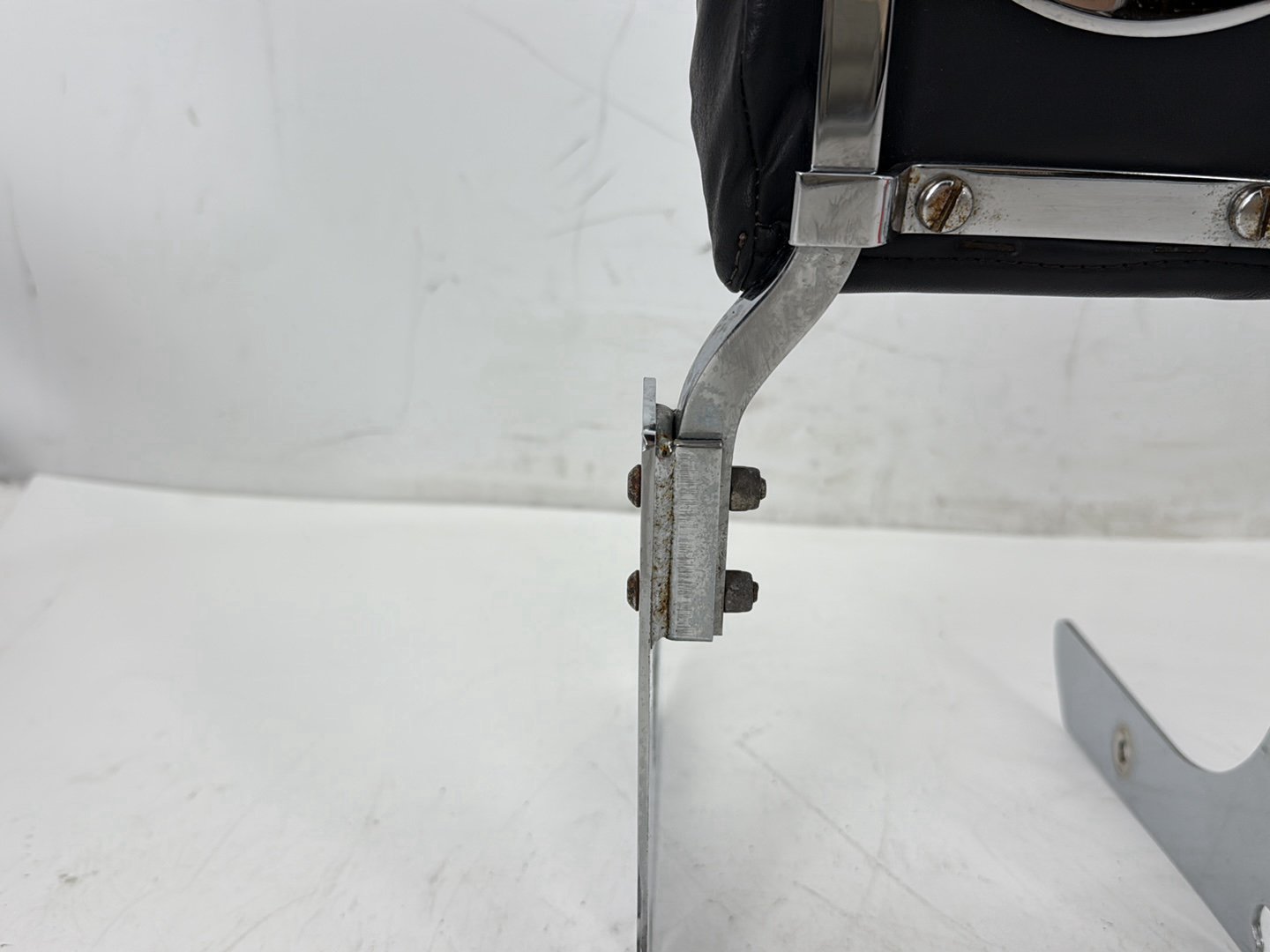 2009 Harley Sportster 883 Low XL883L OEM Rear Sissy Bar w/ Backrest Cushion Pad