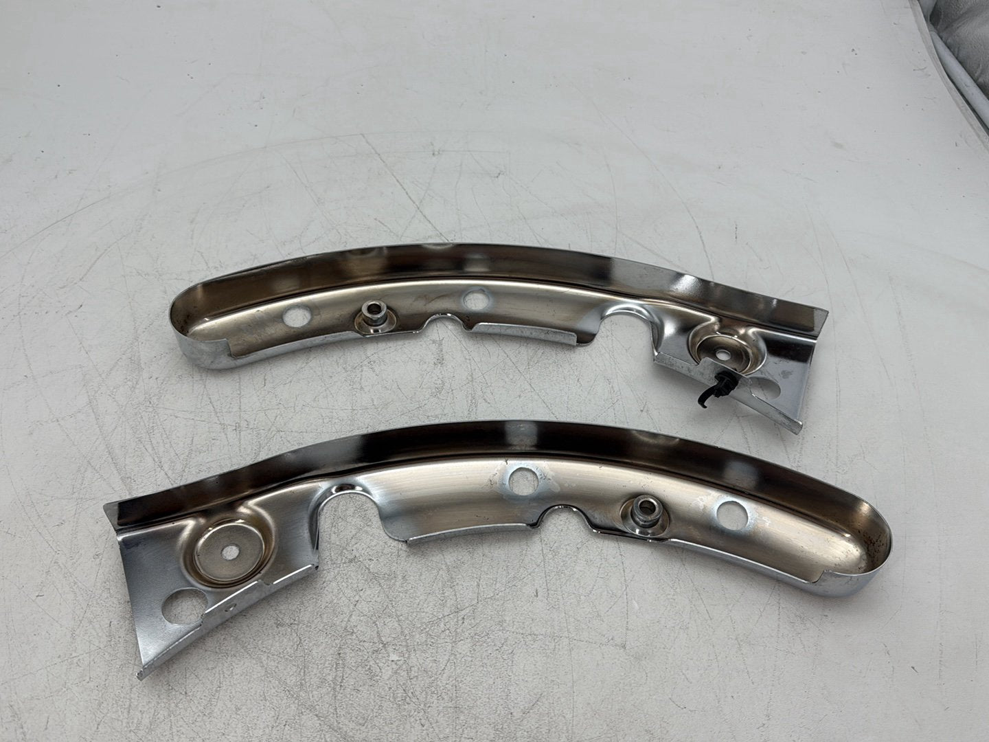 2010 Harley Street Glide Touring FLHX OEM Rear Left Right Fender Struts Bracket