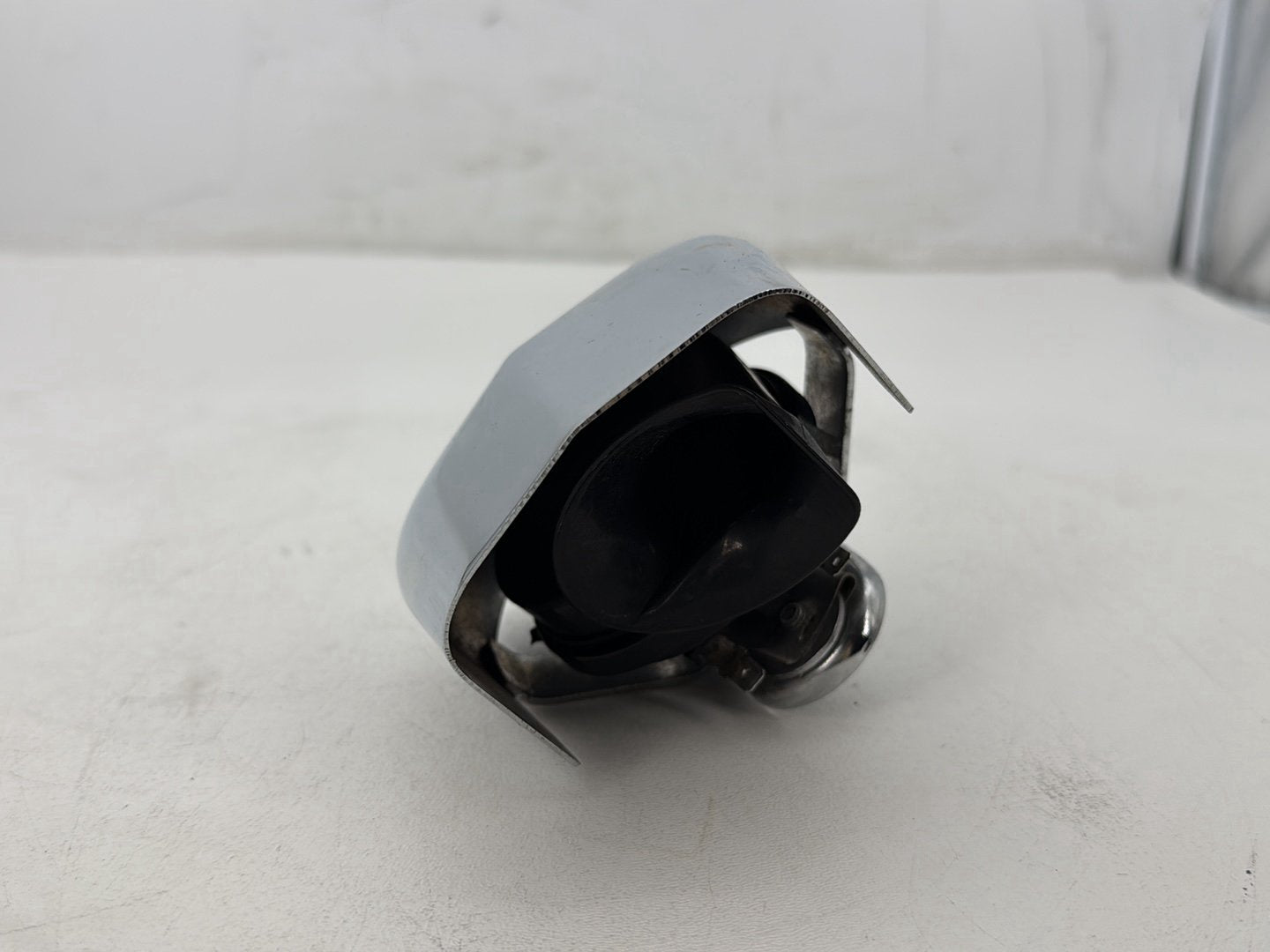 2004 Harley Softail FLSTC Heritage Classic OEM Horn Signal Klaxon Chrome Cover