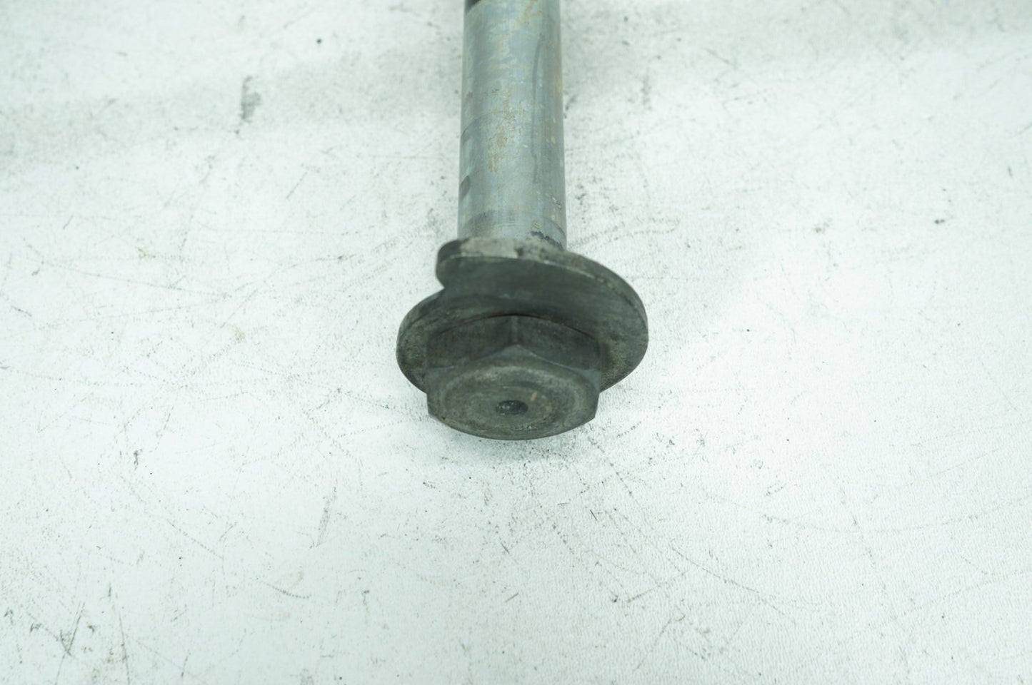 2007 - 2016 Harley-Davidson Touring CVO Electra Screamin Eagle Rear Wheel Axle Bolt Shaft 41056-09