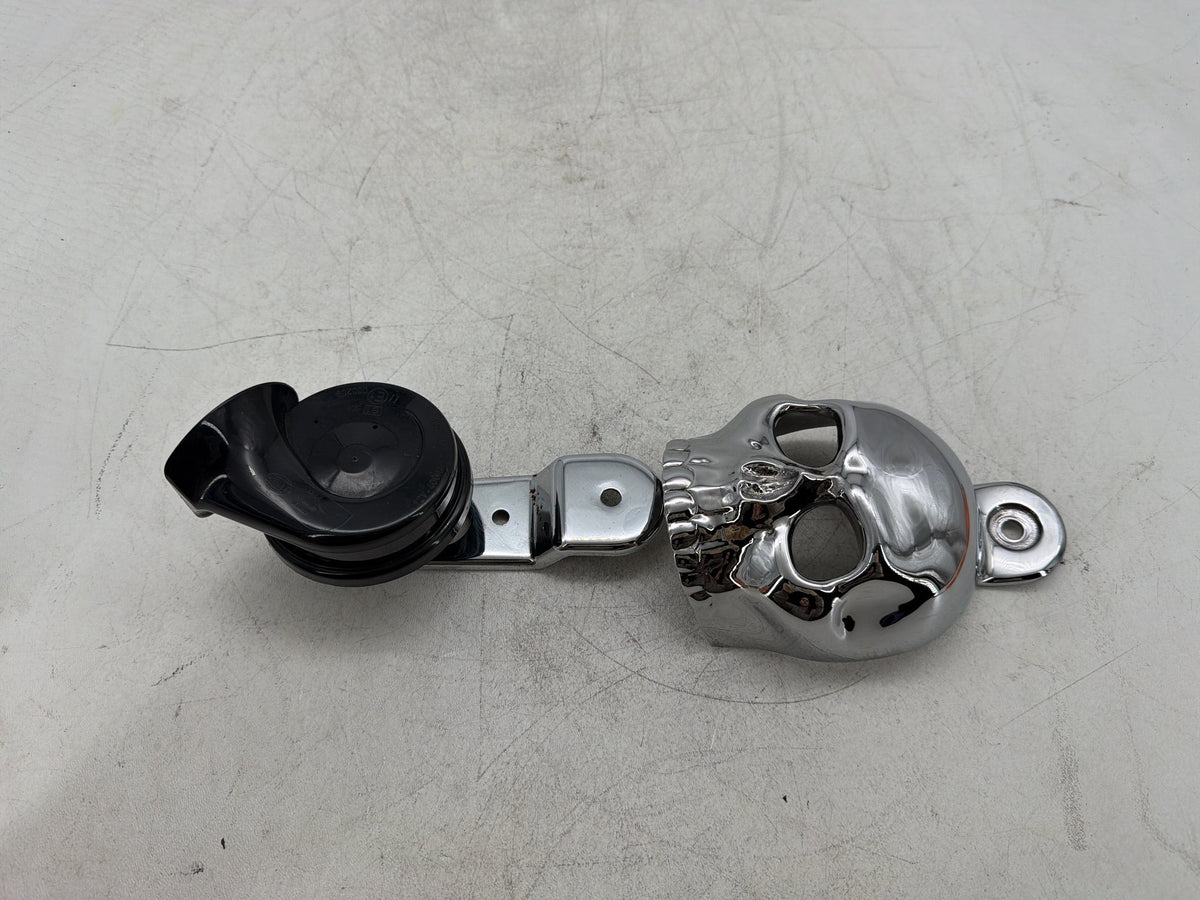 2004 Harley Electra Glide CVO Screamin Eagle Signal Horn Klaxon Beep SKULL Cover