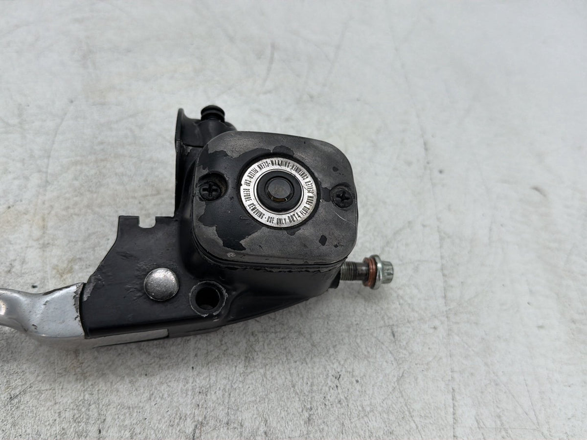 2005 Harley Electra Glide Touring FLHTI OEM Front Right Brake Lever Master Cylinder