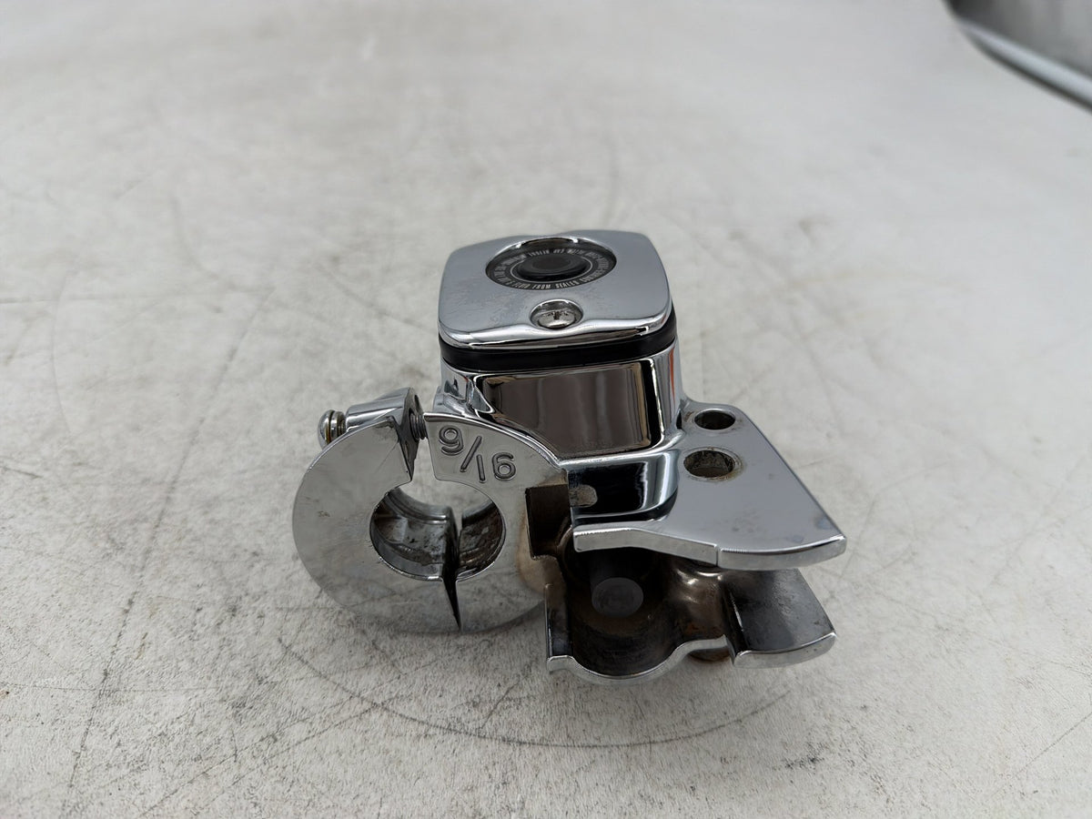 2002 Harley Dyna Wide Glide FXDWG OEM Front Right Brake Master Cylinder CHROME