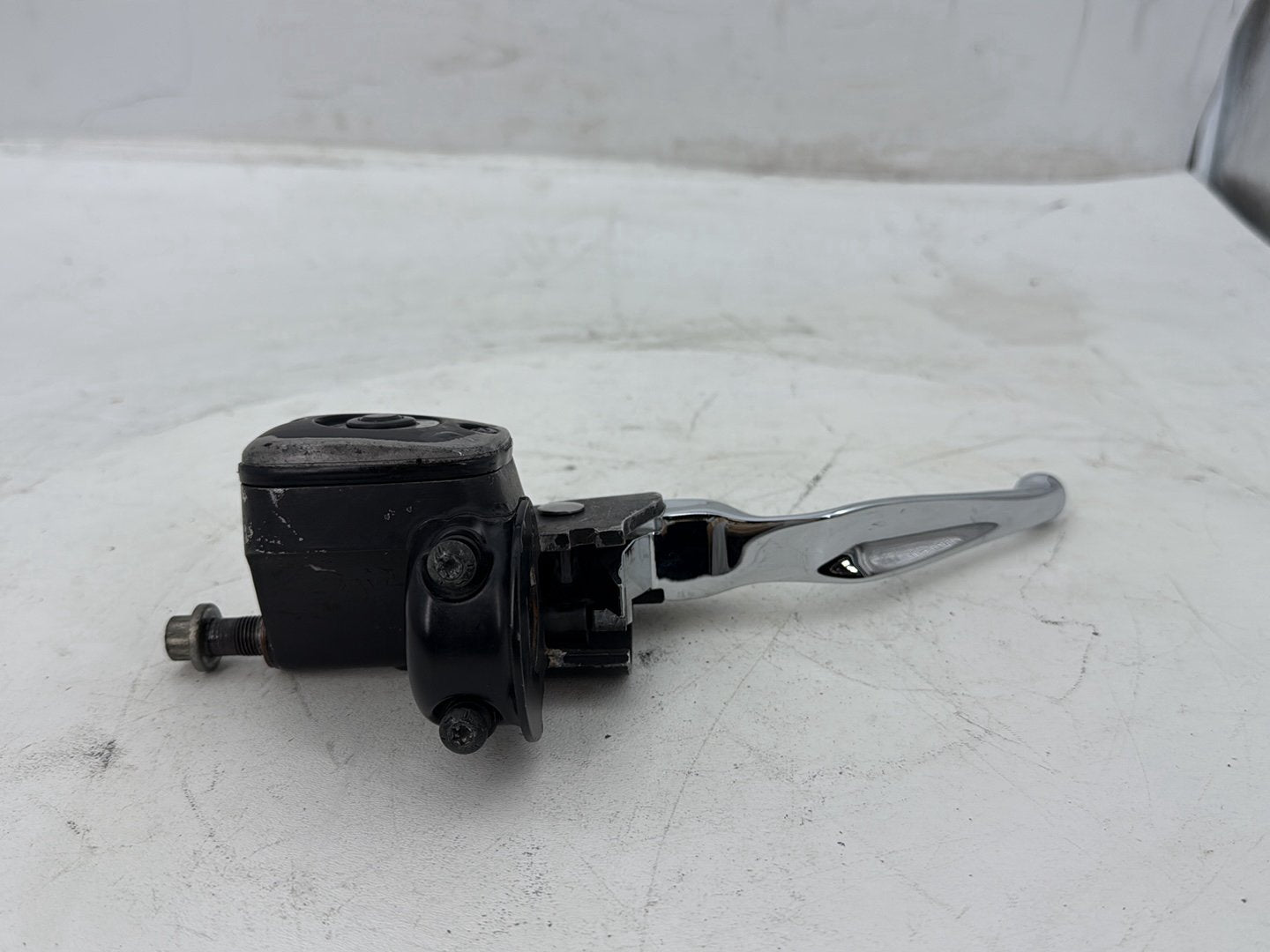 2006 Harley Dyna Super Glide Custom FXDCI OEM Front Right Brake Lever Master Cylinder