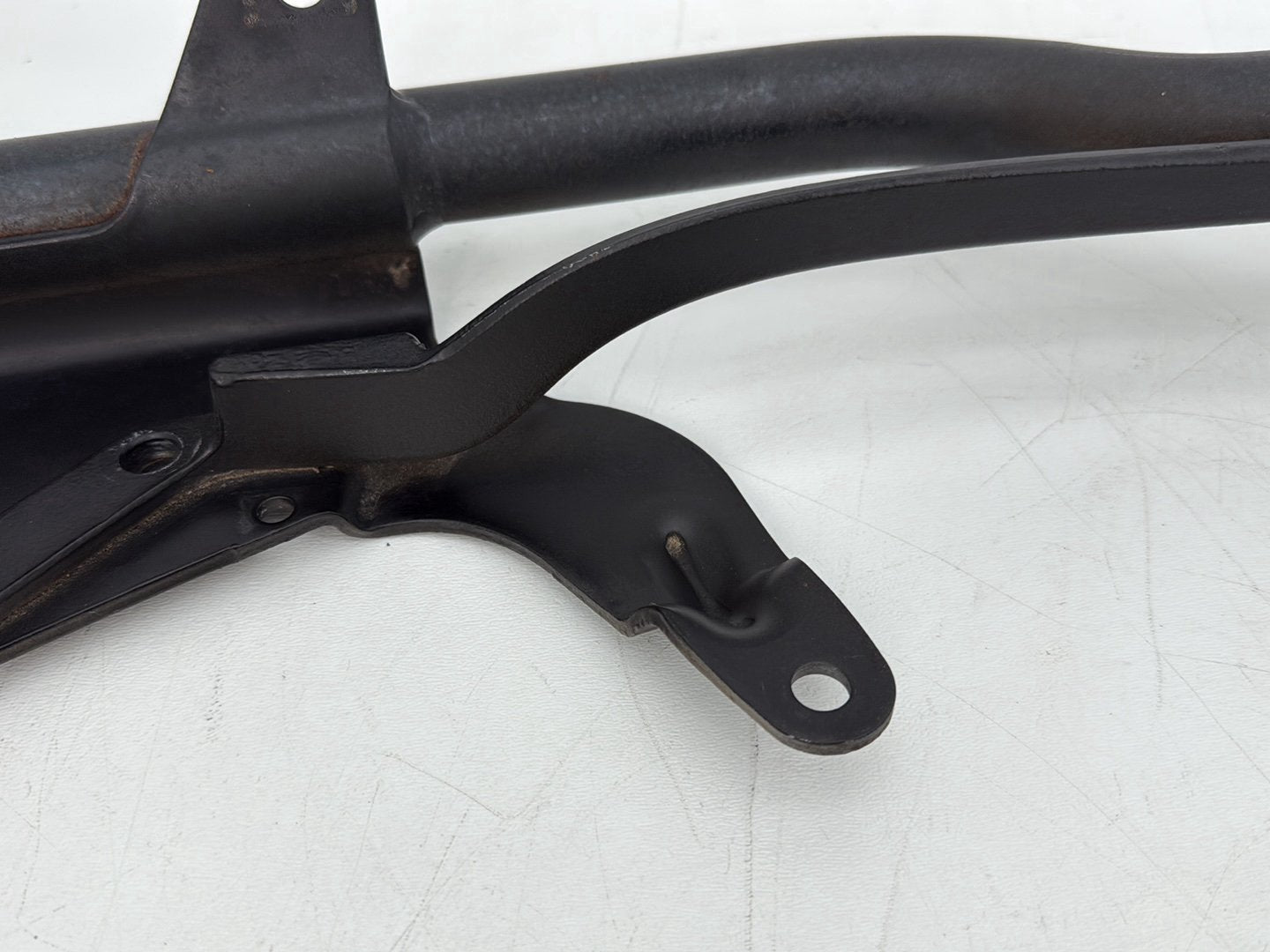 2006 Harley Sportster XL883C 883 Custom OEM Exhaust Muffler Interconnect Bracket Support Bar