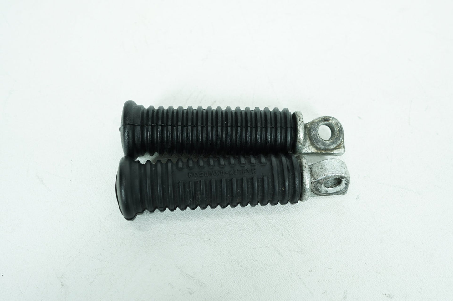2000 - 2006 Harley-Davidson Softail Fat Boy Passenger Left & Right Foot Pegs 33048-72