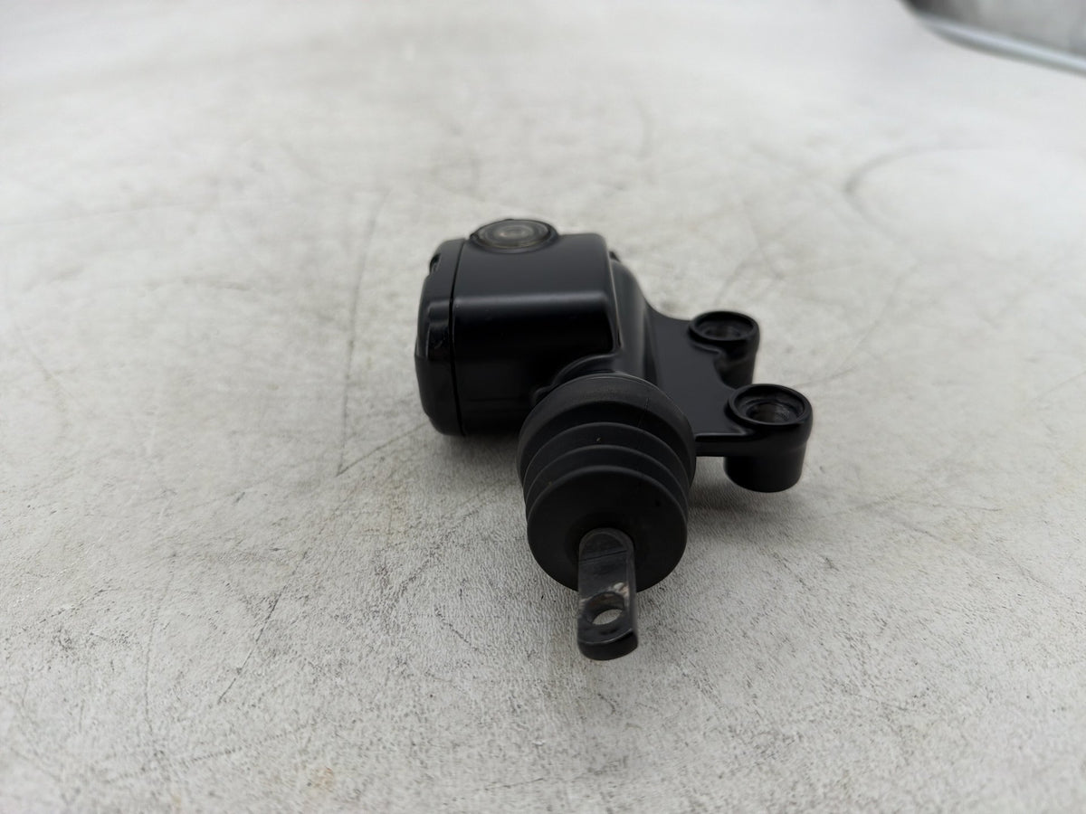 2010 Harley Road King Touring Police OEM Rear Brake Master Cylinder Reservoir
