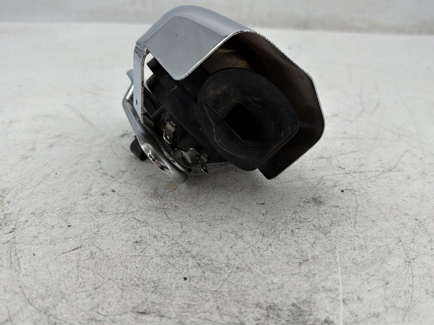 2006 Harley Sportster 1200 Custom XL1200C OEM Horn Signal Klaxon Chrome Cover