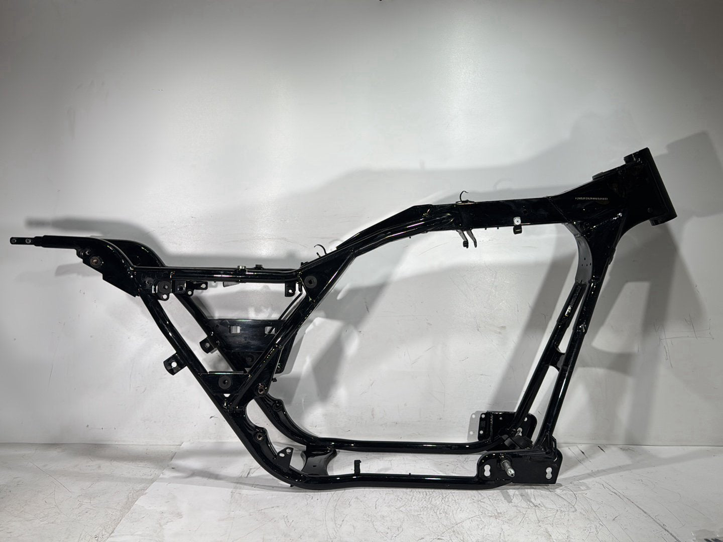 2005 Harley Electra Glide Touring Ultra FLHTCUI OEM Body Main Frame Chassis SLVG