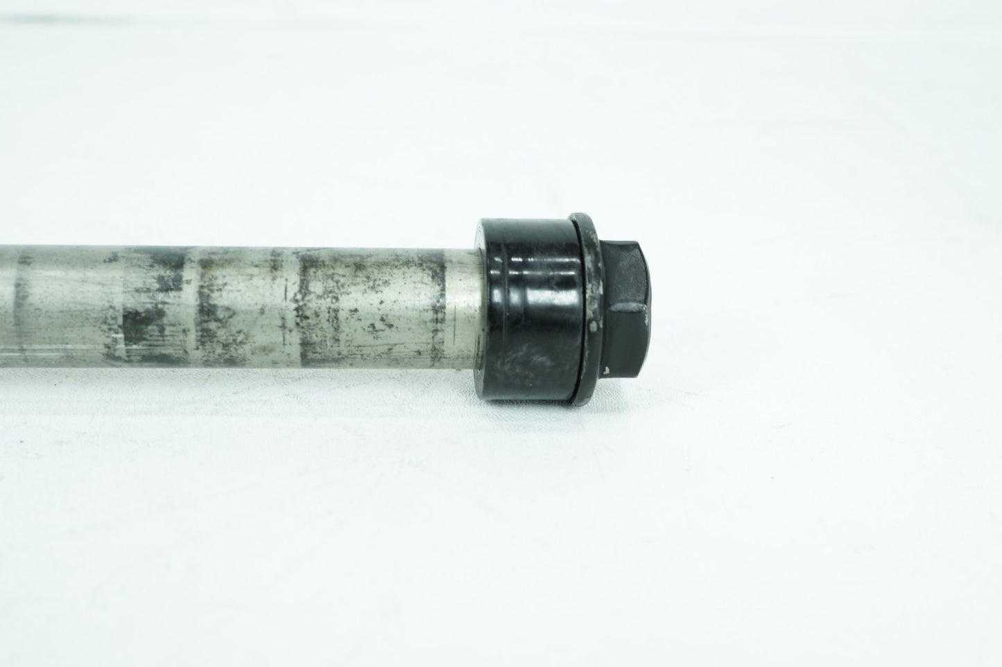 2007 - 2017 Harley-Davidson Dyna Low Rider Rear Wheel Axle Bolt Shaft 41114-08