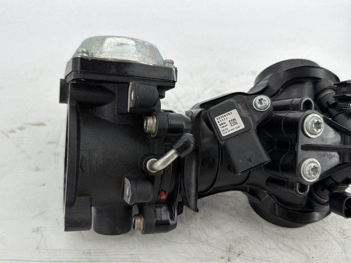 2017 Harley Touring FLHXS Street Glide OEM Engine Intake Manifold Throttle Body