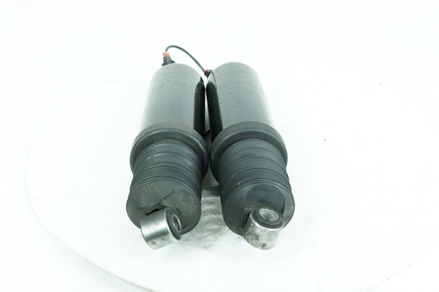2007 - 2012 Harley-Davidson Touring Street Glide Rear Left Right Shock Absorbers   54662-02A