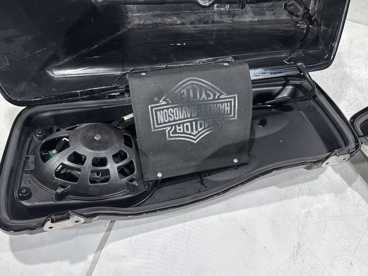 2010 Harley Street Glide Touring FLHX OEM Left Right Saddlebags Luggage NOKey