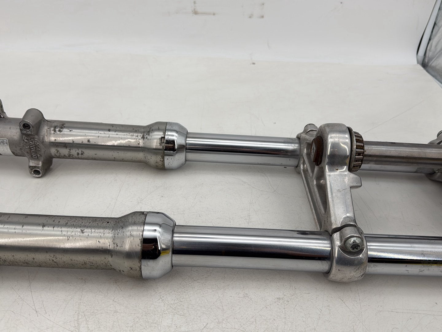 1999 - 2006 Harley-Davidson Dyna Super Glide Front Triple Tree Set & LH RH Fork Legs Sliders 45739-87 , 46076-04