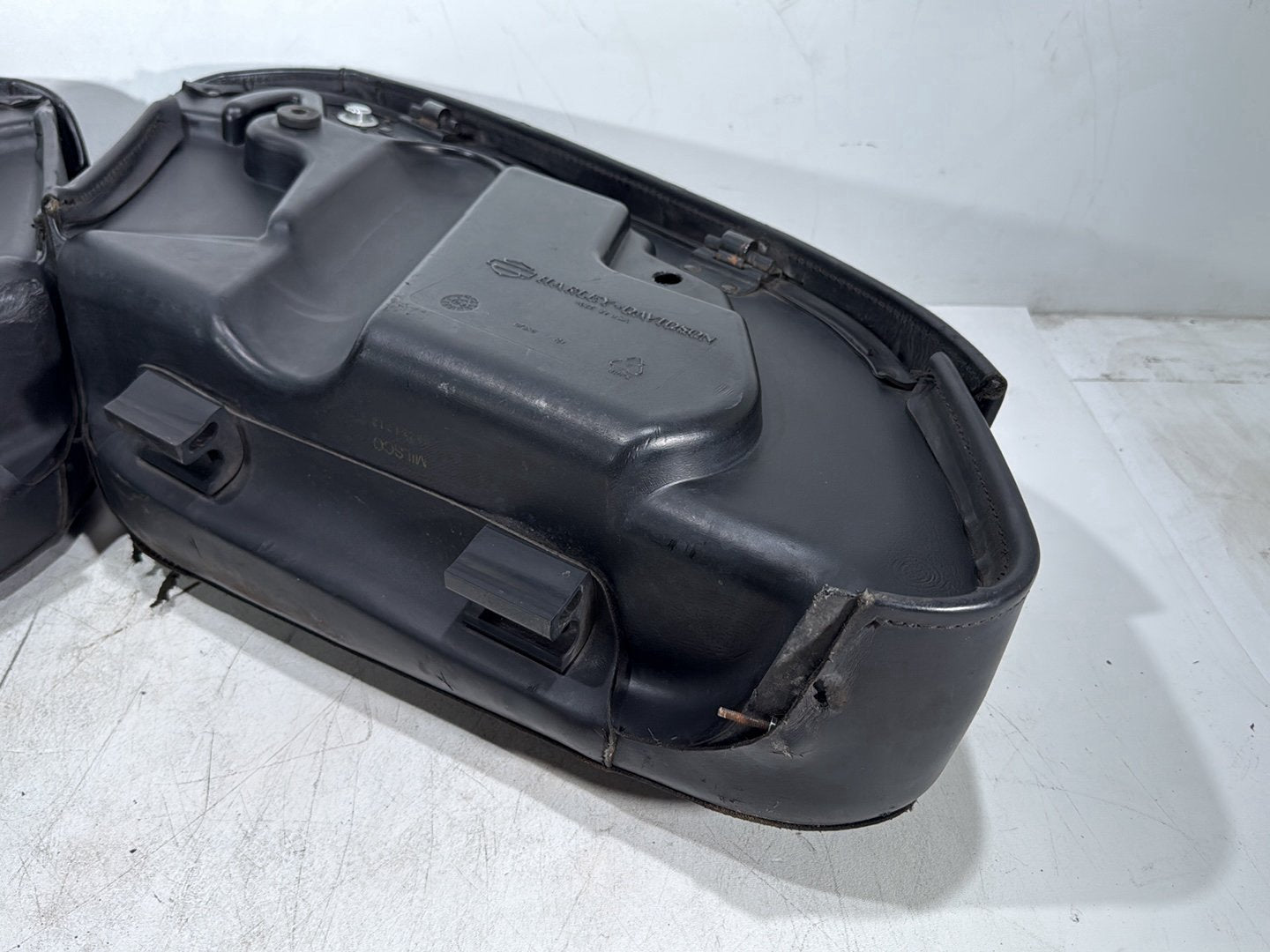 2004 Harley Road King Touring Custom FLHRSI OEM Rear Left Right Saddlebags Luggage Leather