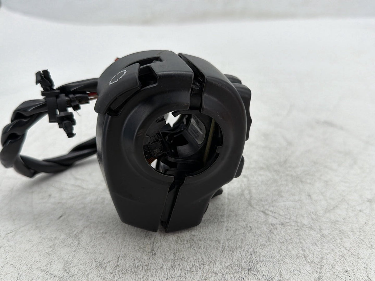 2022 Harley Road King FLHR OEM Left Turn Signal Headlight Switch Control