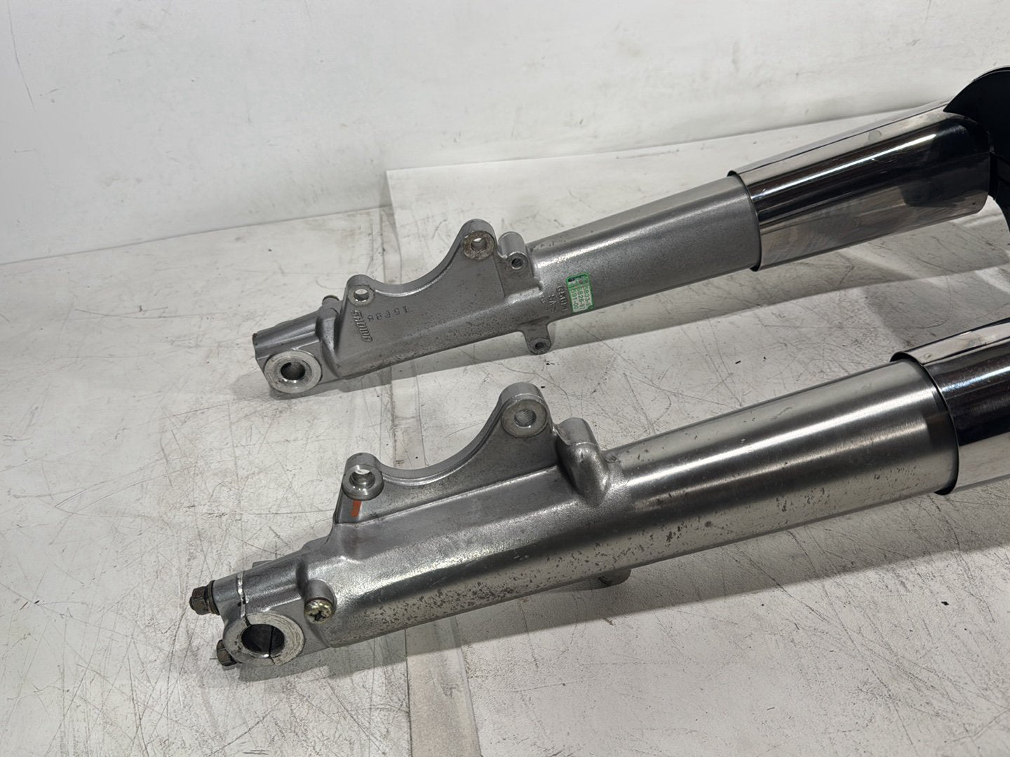 1998 Harley Touring FLHTCUI Electra Glide Ultra OEM Front Triple Tree Set & LH RH Fork Legs Sliders