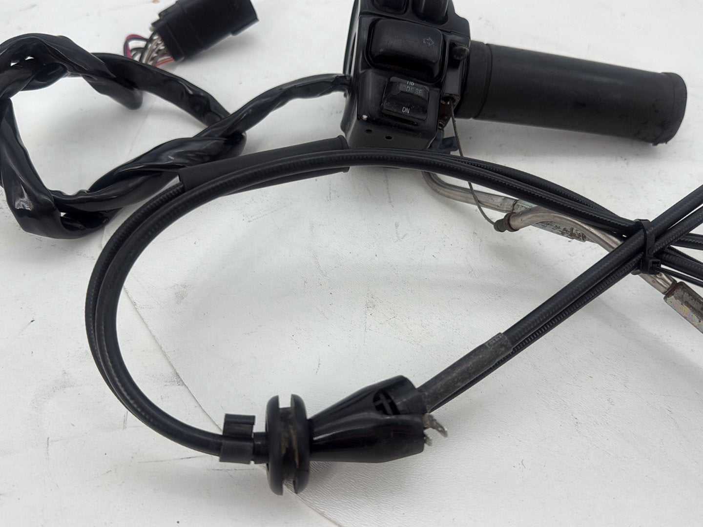 2007 Harley Street Glide Touring FLHX OEM Right Engine Start Kill Switches Controls