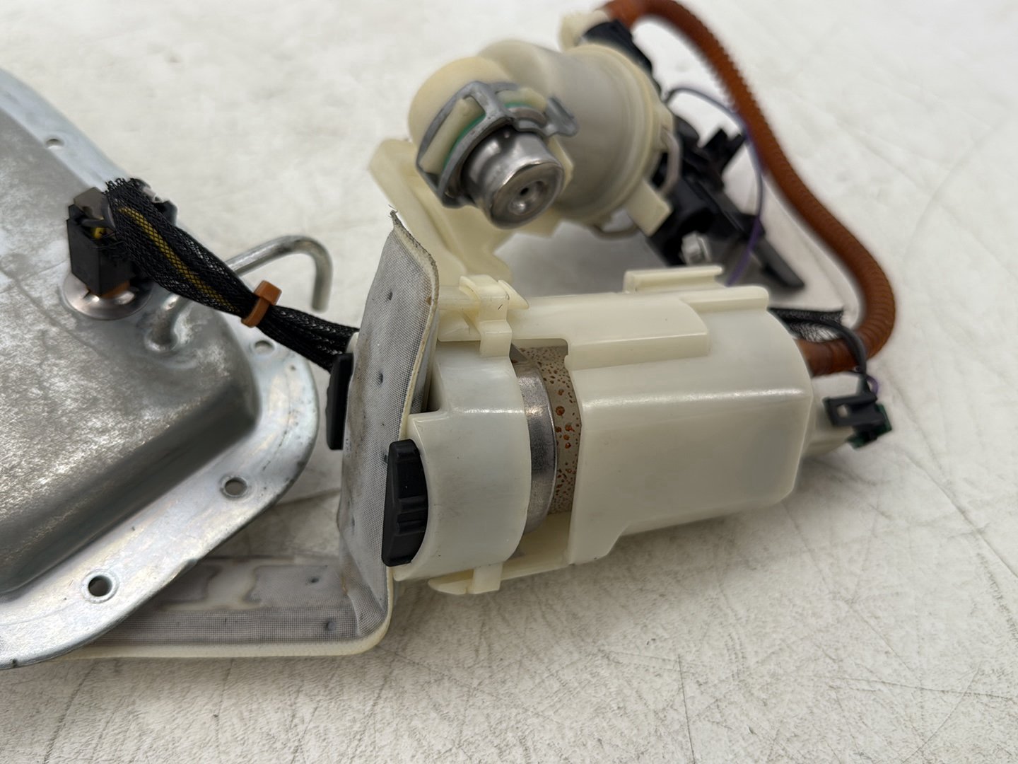 2015 Harley Dyna Low Rider FXDL OEM Gas Gasoline Fuel Petrol Pump Sending