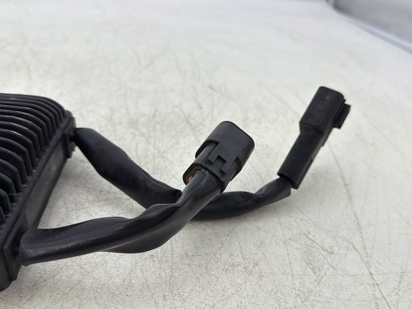 2004 Harley Dyna Super Glide FXDI OEM Voltage Regulator Rectifier