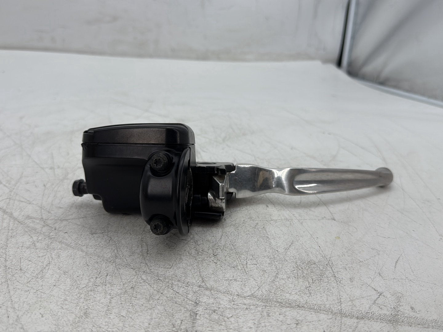 2010 Harley Street Glide Touring FLHX OEM Front Right Brake Lever Master Cylinder