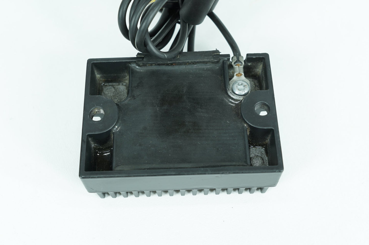1999 - 2006 Harley-Davidson Dyna Wide Glide Voltage Regulator Rectifier   	74518-99A
