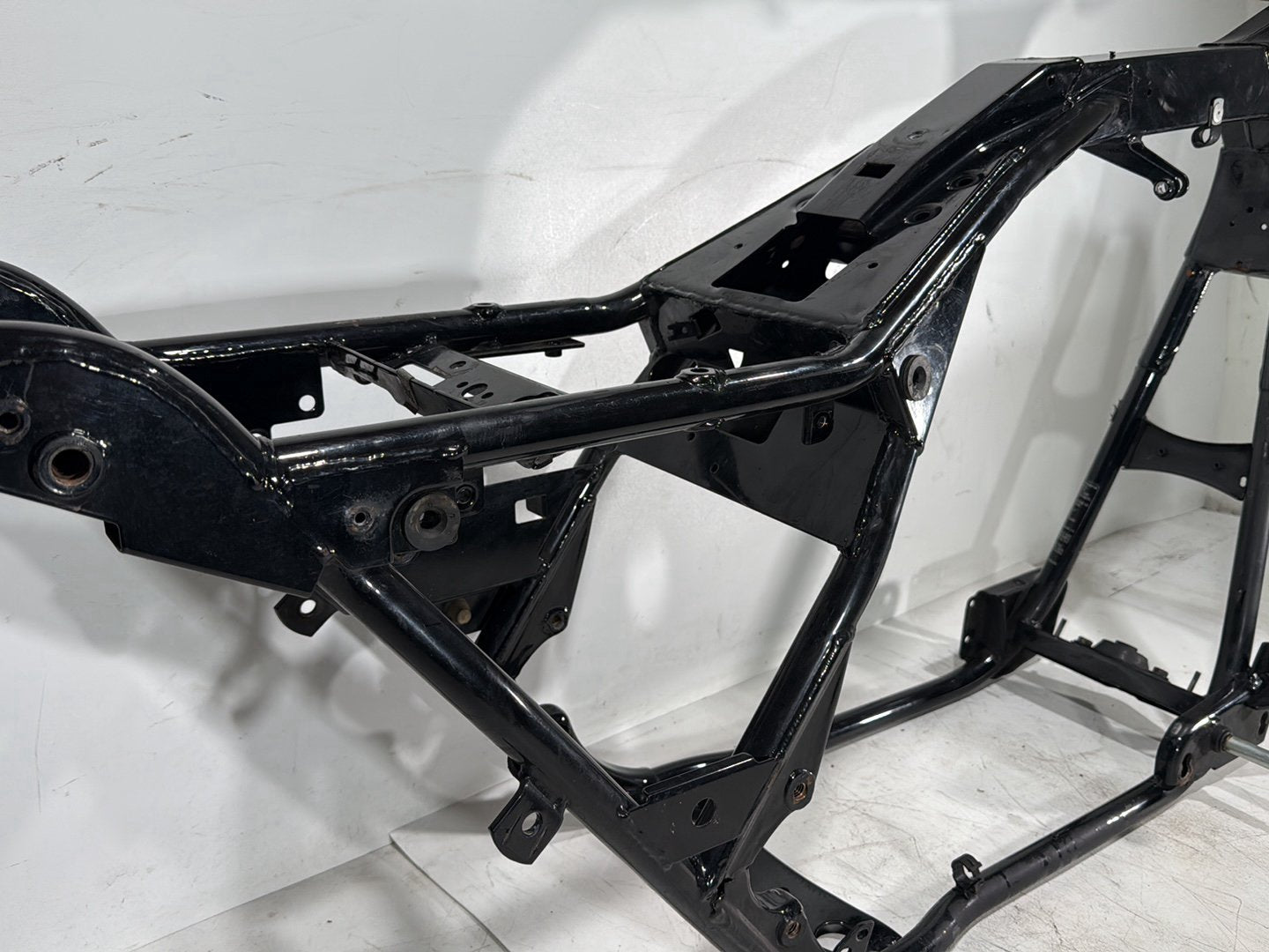 2004 Harley Road King Touring Custom FLHRSI OEM Body Main Frame Chassis CLN CLR