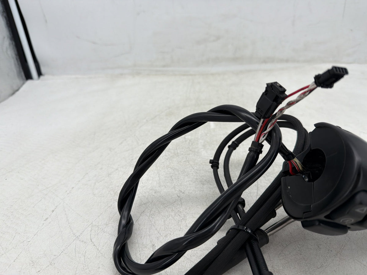 2017 Harley Dyna Street Bob FXDB OEM Right Engine Start Kill Switches Controls