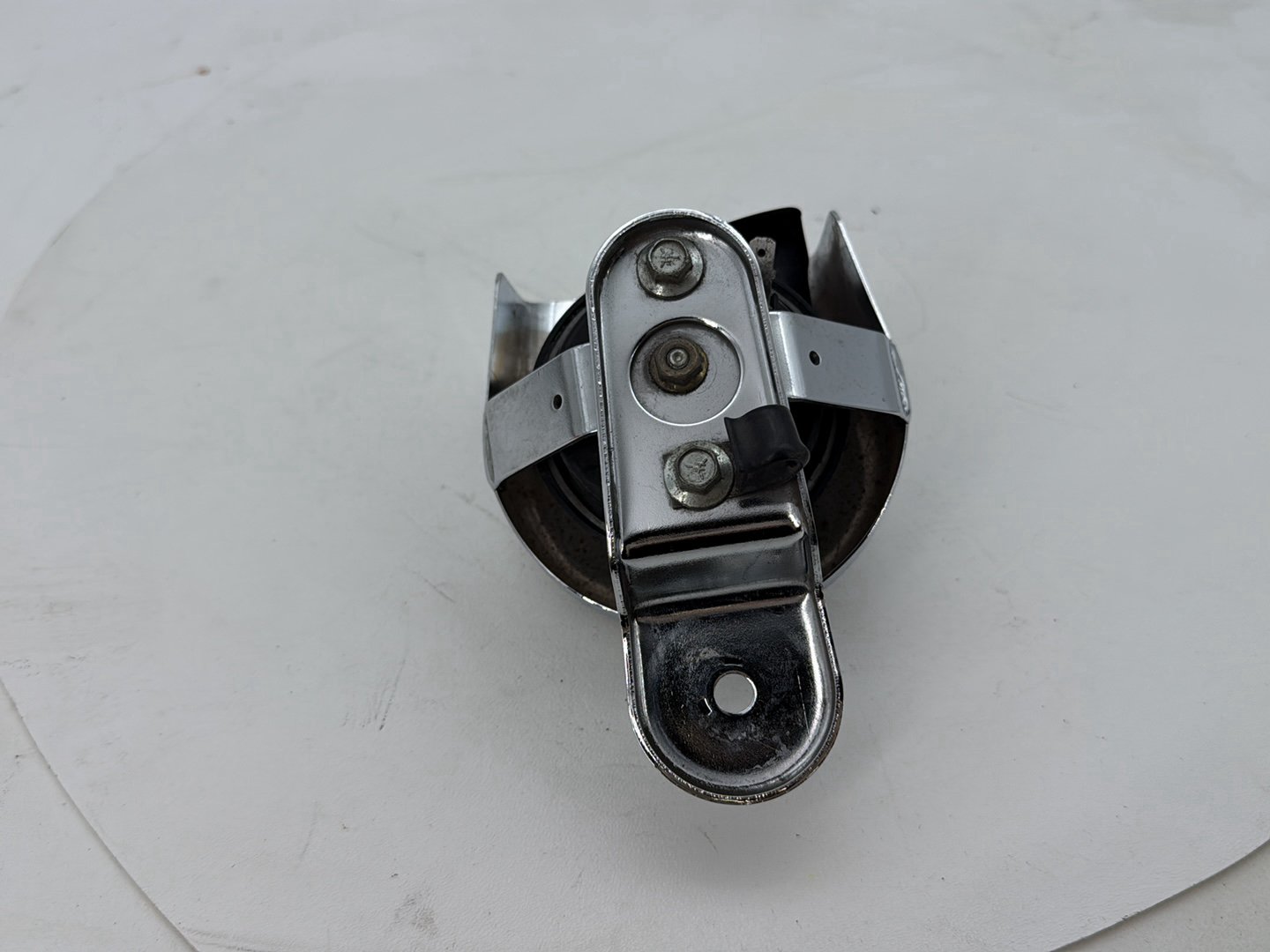 2007 Harley Street Glide Touring FLHX OEM Horn Signal Klaxon Chrome Cover