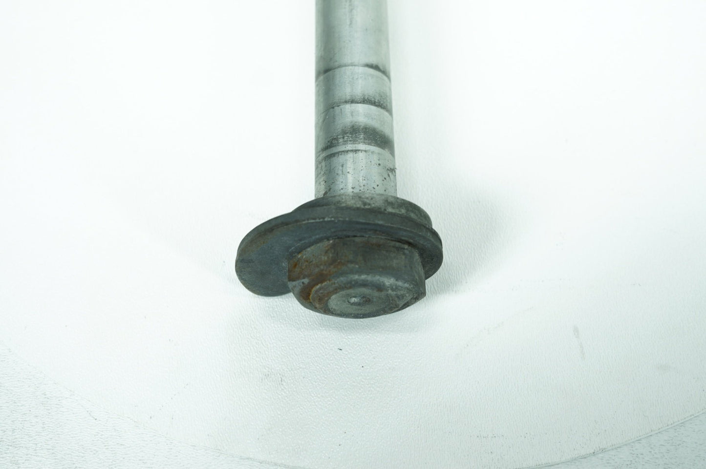 2008 - 2016 Harley-Davidson Touring Street Glide Rear Wheel Axle Bolt Shaft 41056-09
