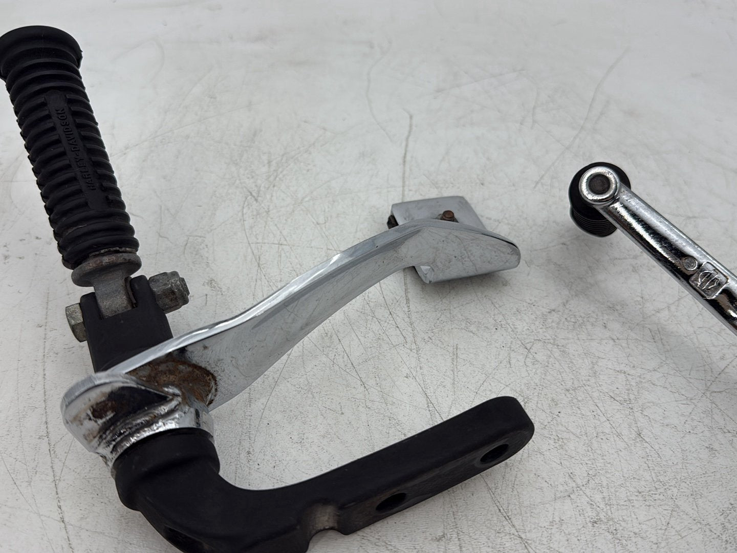 2005 Harley Dyna FXDWG Wide Glide OEM Left Right Foot Brake Control Pegs