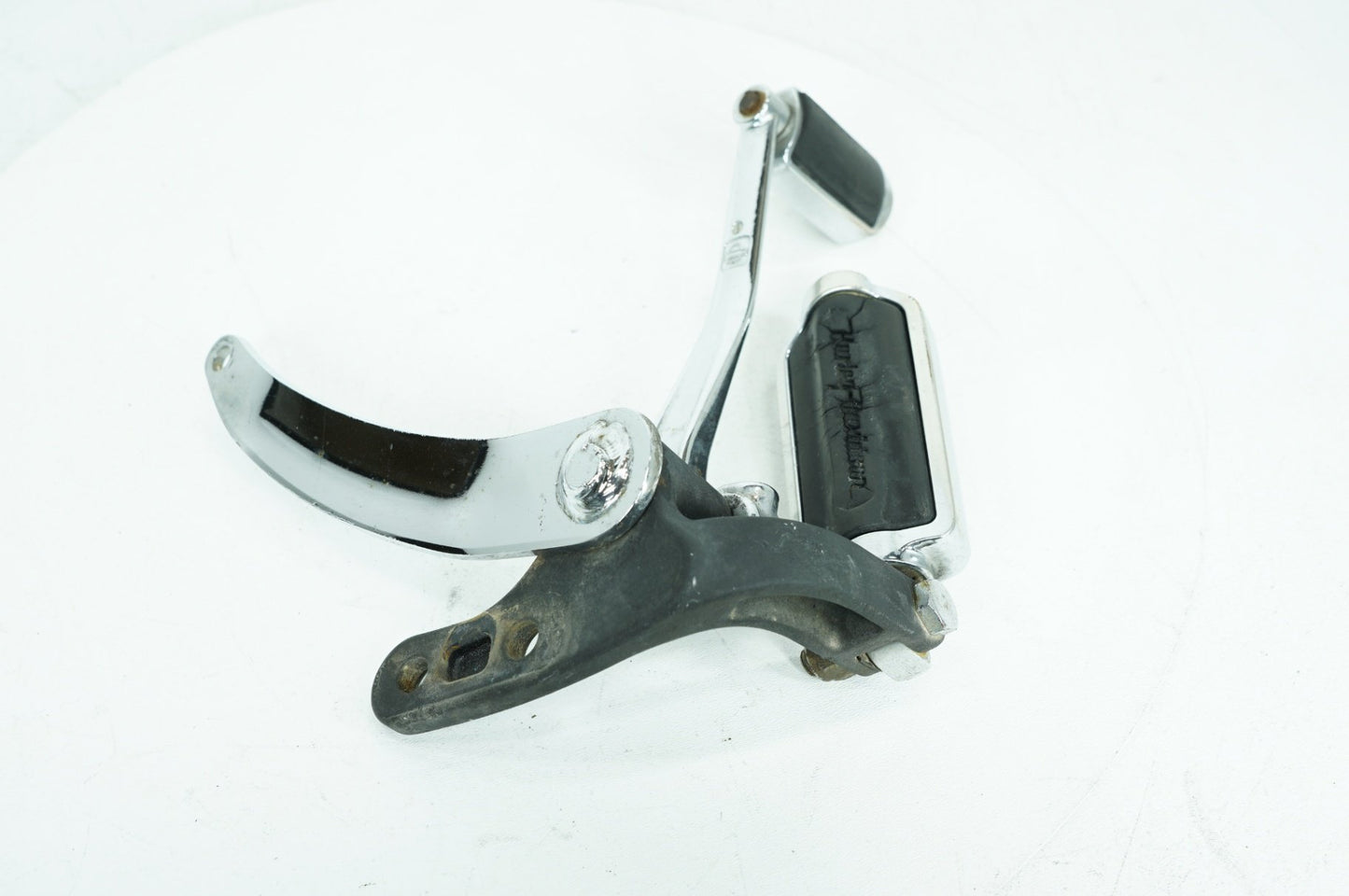 1999 - 2006 Harley-Davidson Dyna Low Rider Right Driver Foot Controls Peg Rest 34564-90B