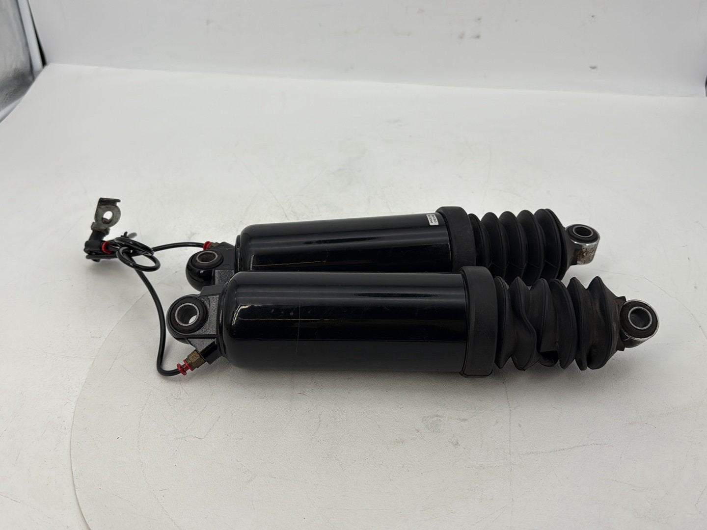 2007 - 2011 Harley-Davidson Touring Electra Glide Ultra Rear Left Right Shock Absorbers 54636-09