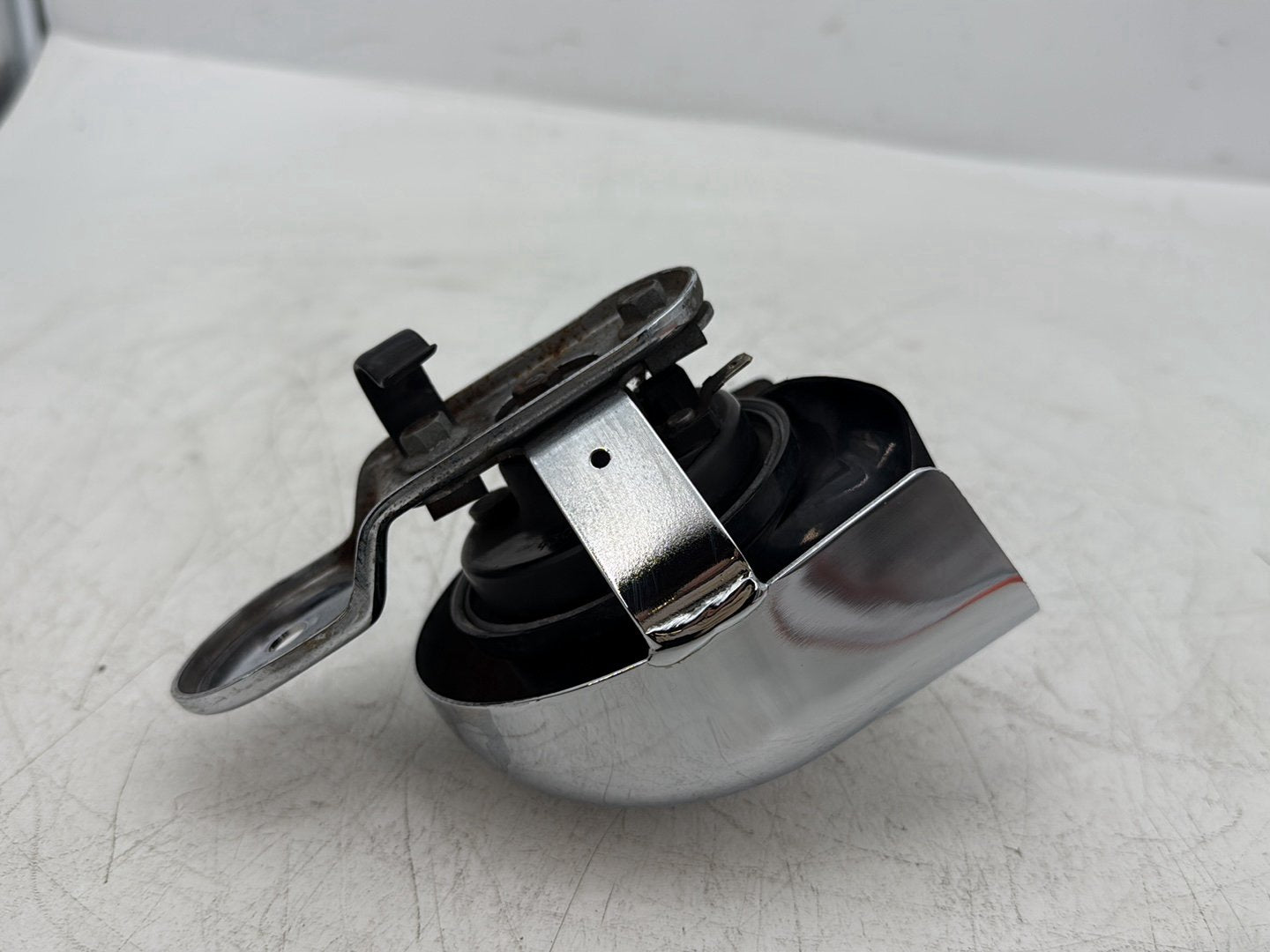 2005 Harley Dyna FXDWG Wide Glide OEM Horn Signal Klaxon Chrome Cover