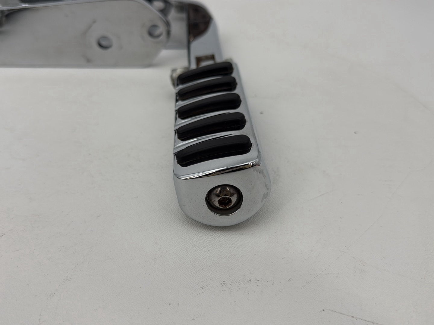 1999 - 2006 Harley-Davidson Dyna Low Rider Left & Right Driver Step Foot Rest Pegs 49354-01