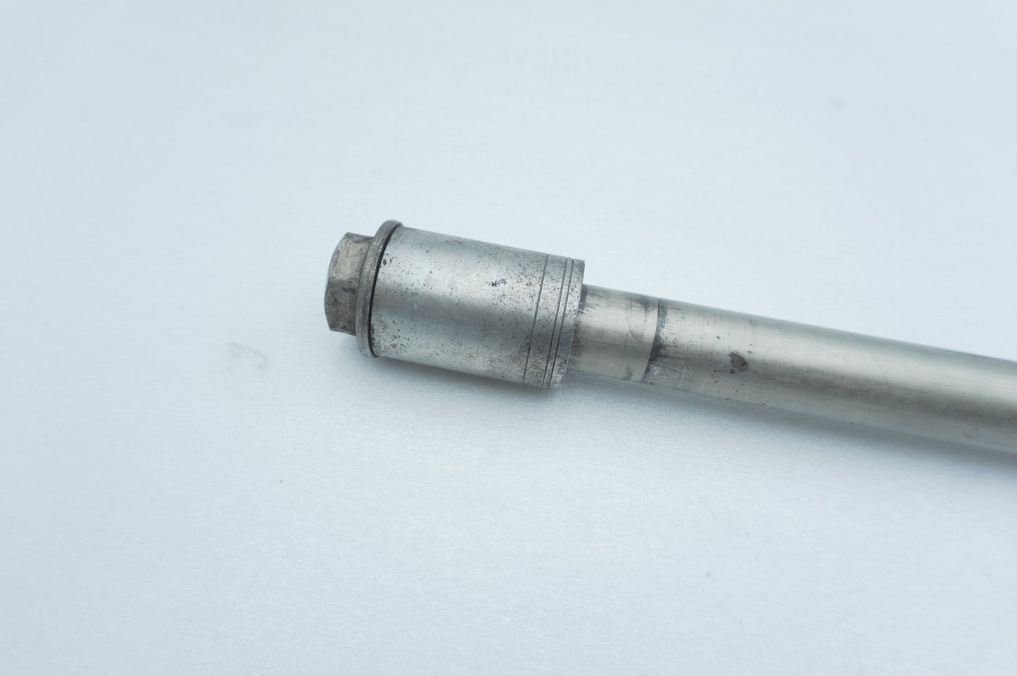 2008 - 2016 Harley-Davidson Dyna Wide Glide Rear Wheel Axle Bolt Shaft 41547-07A