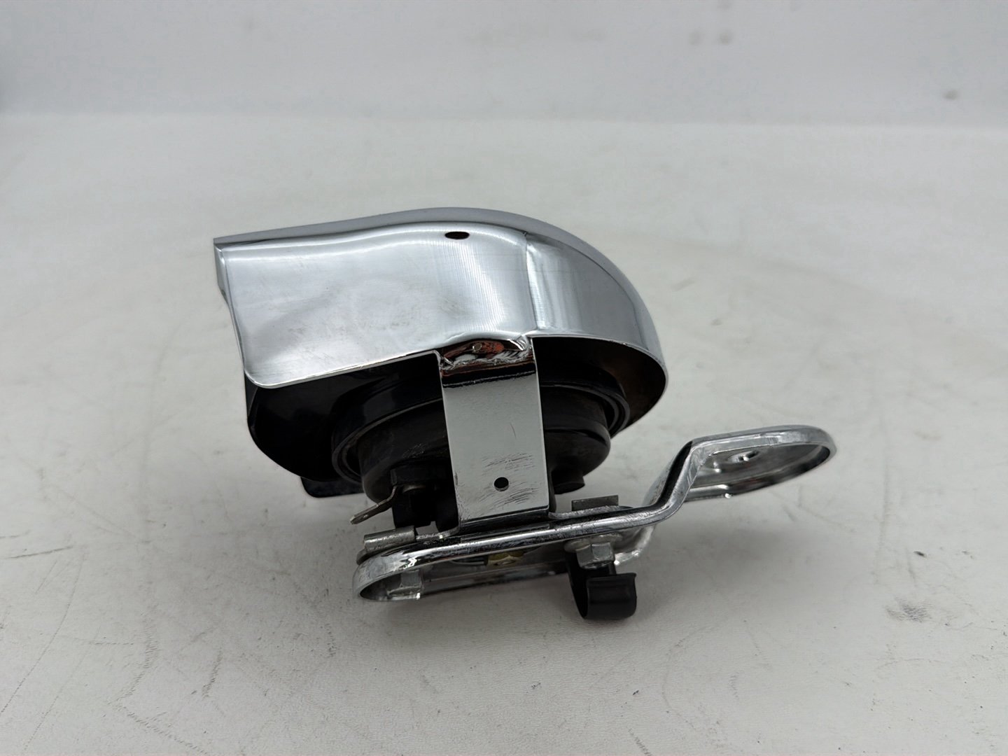 2007 - 2017 Harley-Davidson Dyna Super Glide Custom Horn Signal Klaxon Chrome Cover 69012-93B