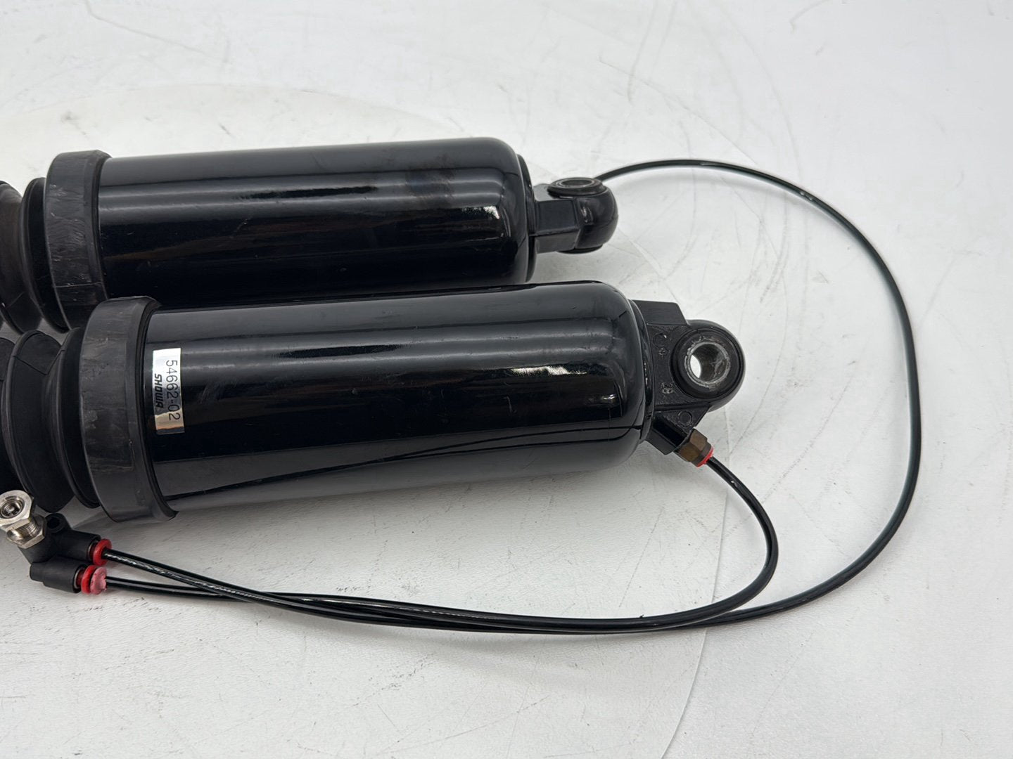 1999 - 2006 Harley-Davidson Touring CVO Screamin Eagle Road King Rear Left Right Shock Absorbers 54565-97C
