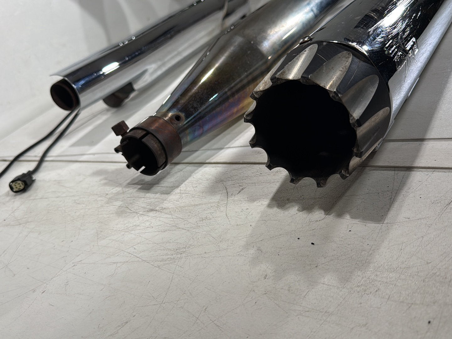 2011 Harley Electra Glide Ultra FLHTK Exhaust Header Pipes Muffler