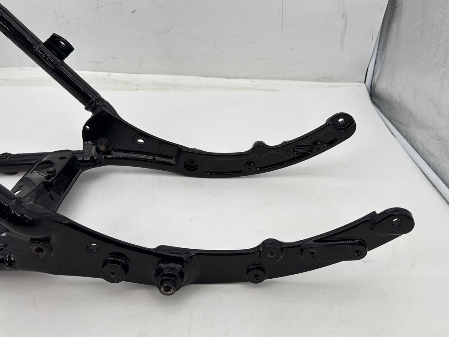 11 Harley Road King Touring Classic OEM Rear Back Sub Frame Rail Bar 48079-09BHP