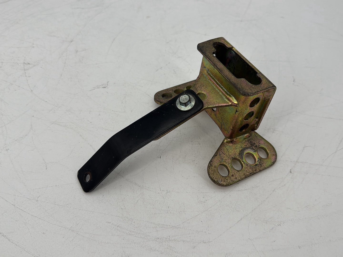 2008 Harley Touring Electra Glide Driver Rider Backrest Bracket Mount 52589-09A