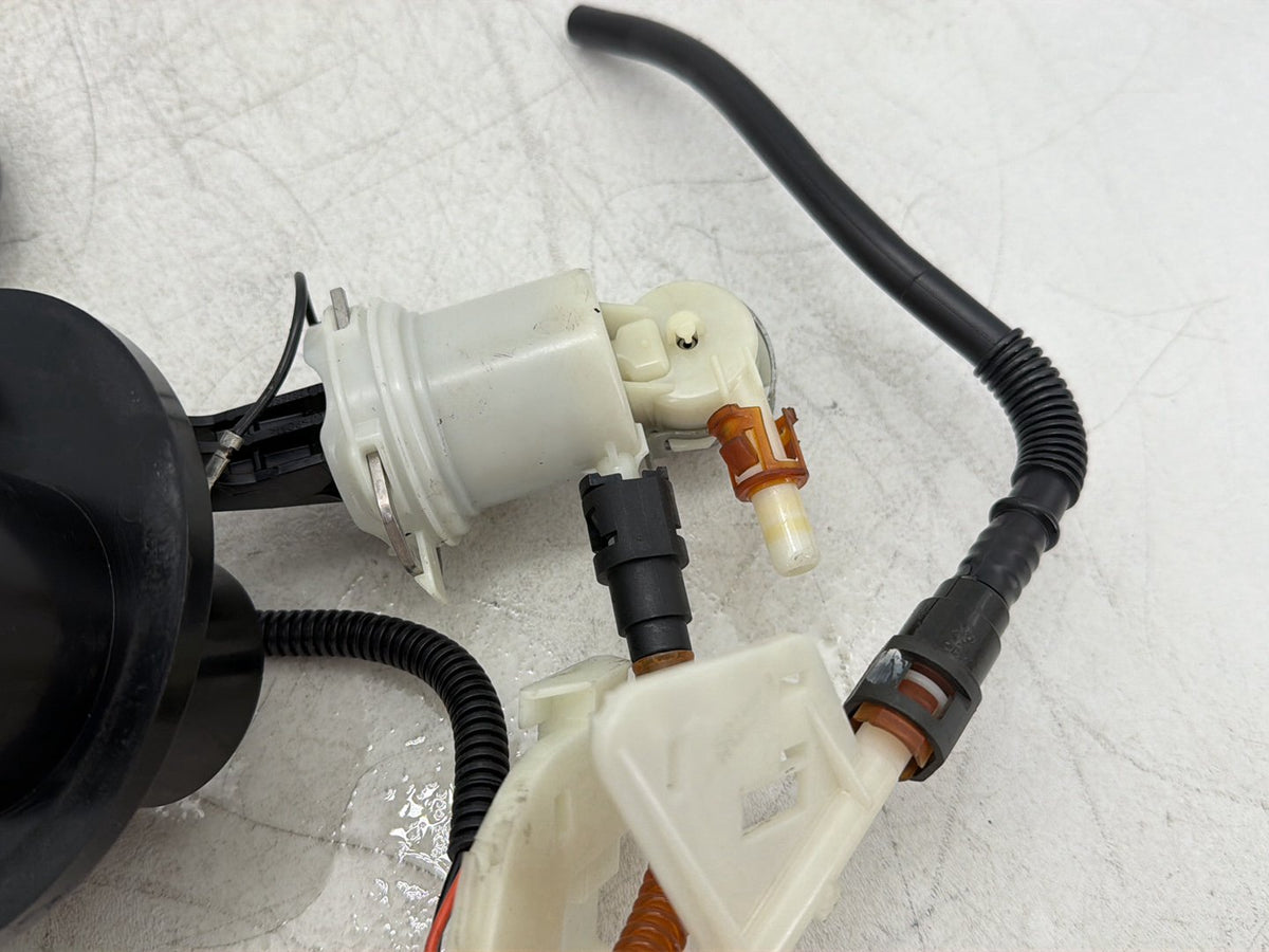 2013 Harley Electra Glide Touring CVO OEM Fuel Pump Gas Gasoline Petrol Sending