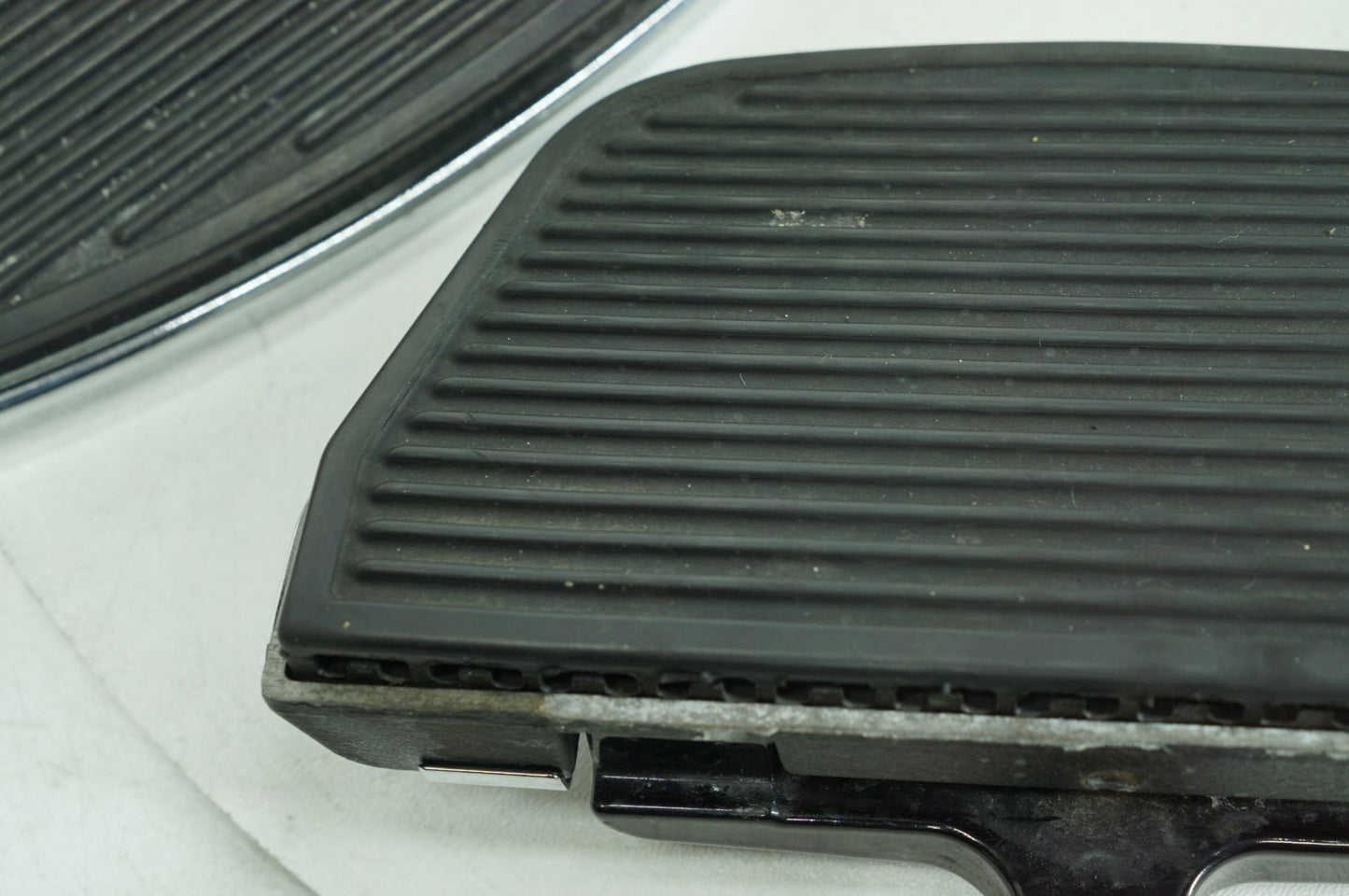 2007 - 2011 Harley-Davidson Touring Road King Classic Left Right Driver & Pass Floorboard Foot Rest 50621-06