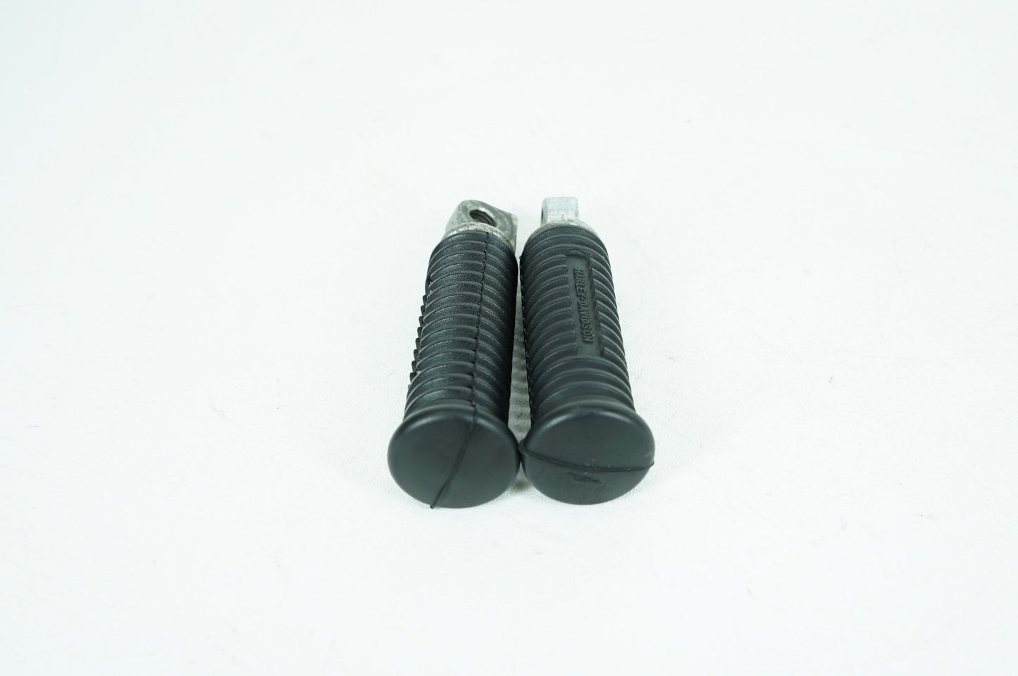 2000 - 2006 Harley-Davidson Softail Fat Boy Passenger Left & Right Foot Pegs 33048-72
