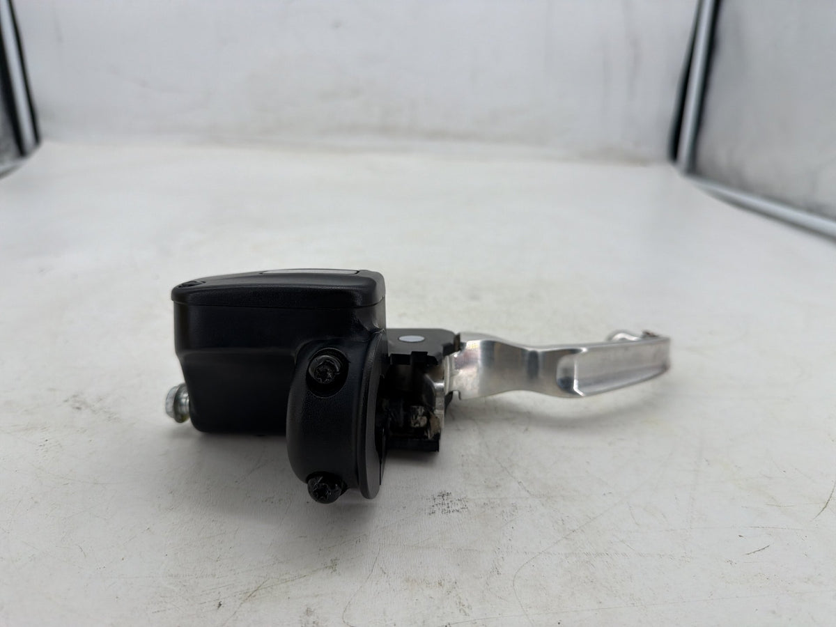 2020 Harley Softail Standard FXST OEM Front Right Brake Lever Master Cylinder