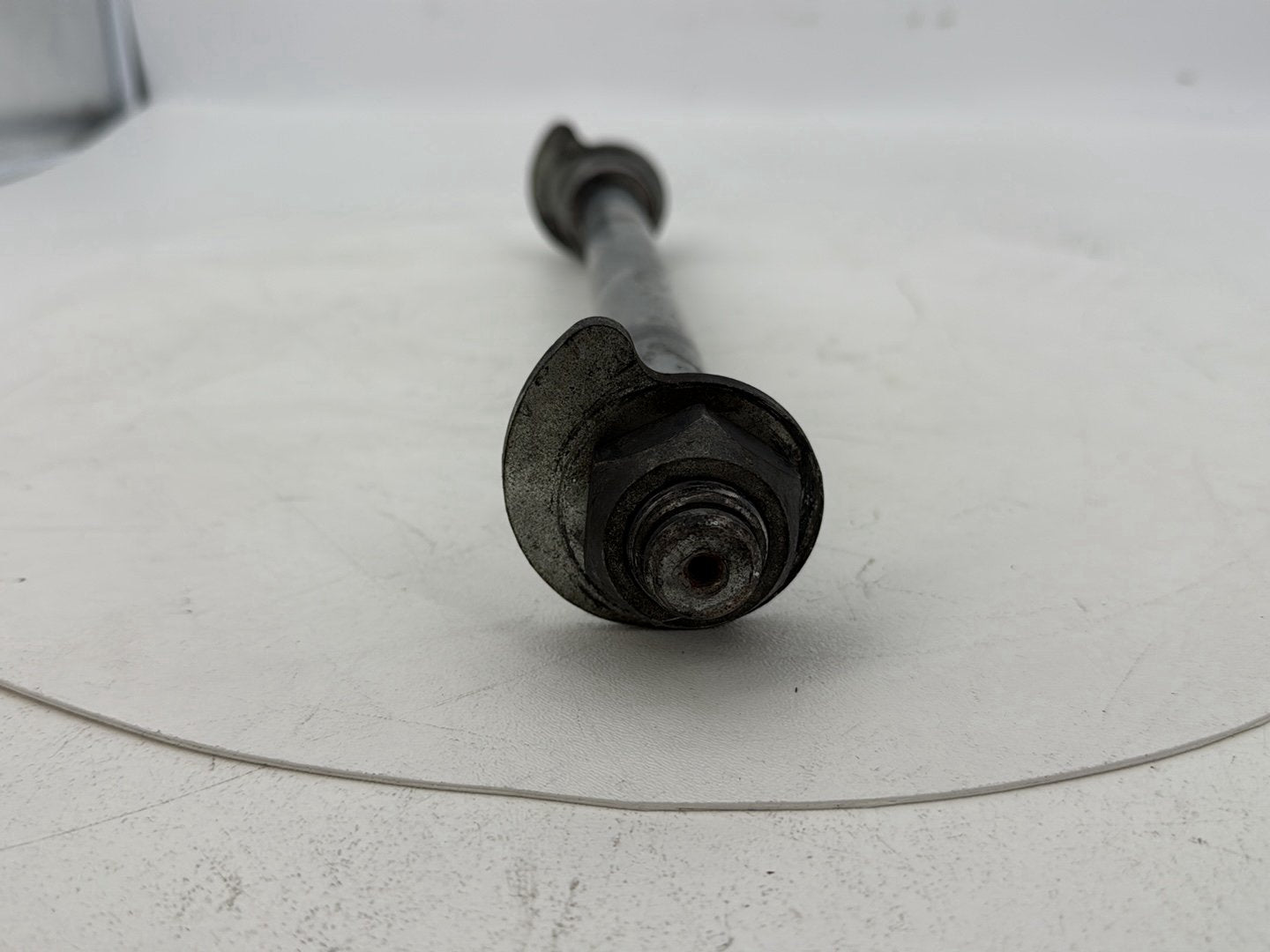 2007 - 2011 Harley-Davidson Touring Electra Glide Ultra Rear Wheel Axle Bolt Shaft 41056-09