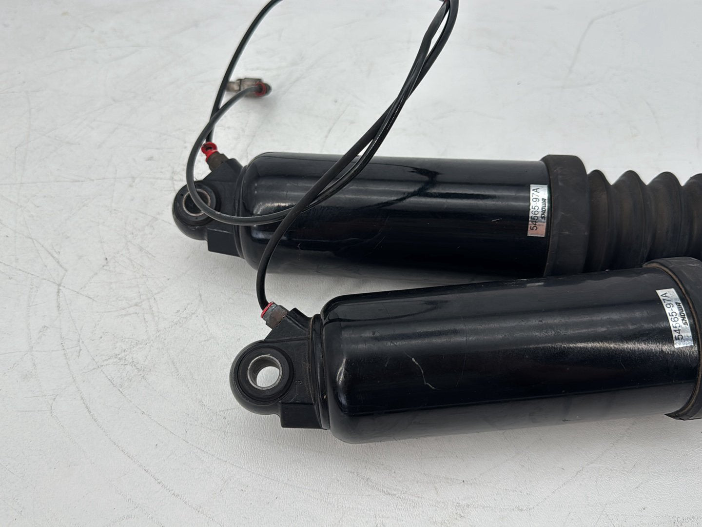 1999 - 2006 Harley-Davidson Touring Electra Glide Classic Rear Left Right Shock Absorbers 54565-97A