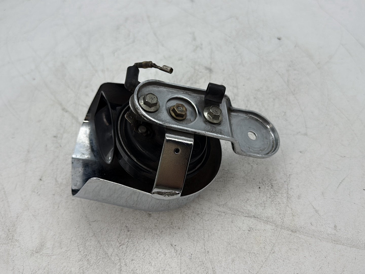 1997 Harley Softail Fat Boy FLSTF OEM Horn Signal Klaxon Chrome Cover 69012-93A