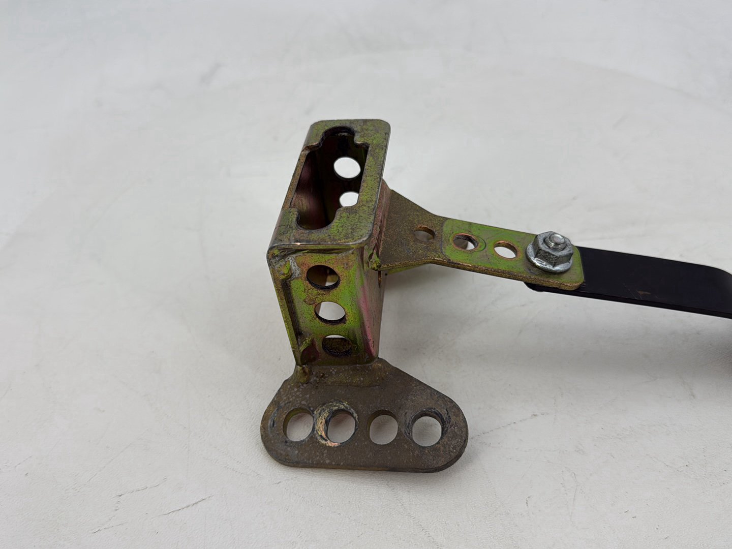 2007 - 2011 Harley-Davidson Touring Electra Glide Ultra Front Driver Rider Backrest Bracket Mount 52589-09A