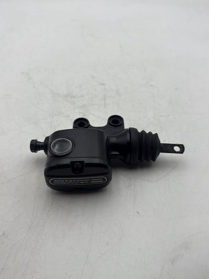 2007 - 2012 Harley-Davidson Touring Electra Glide Classic Rear Brake Master Cylinder Reservoir 41763-08
